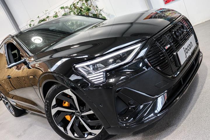 Sort Audi e-tron fra 2021