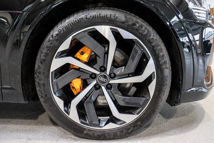 Sort Audi e-tron fra 2021