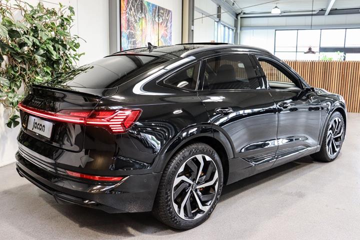Sort Audi e-tron fra 2021