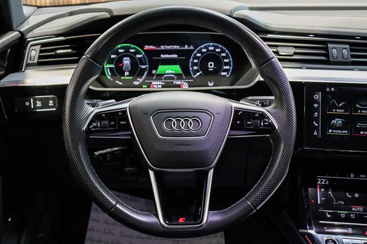 Sort Audi e-tron fra 2021