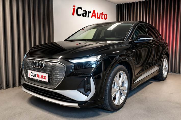 Sort Audi Q4 e-tron fra 2023 set udefra