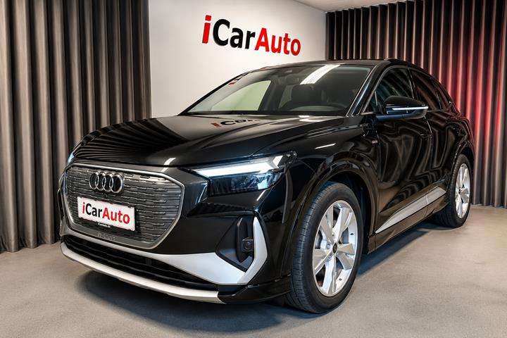 Sort Audi Q4 e-tron fra 2023 set udefra