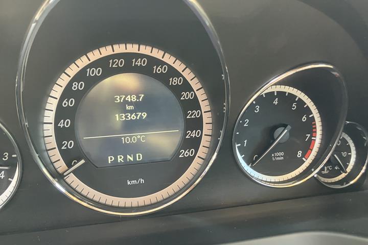 Brun Mercedes E350 fra 2009