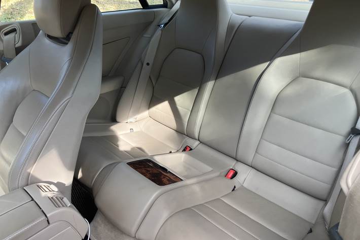 Brun Mercedes E350 fra 2009
