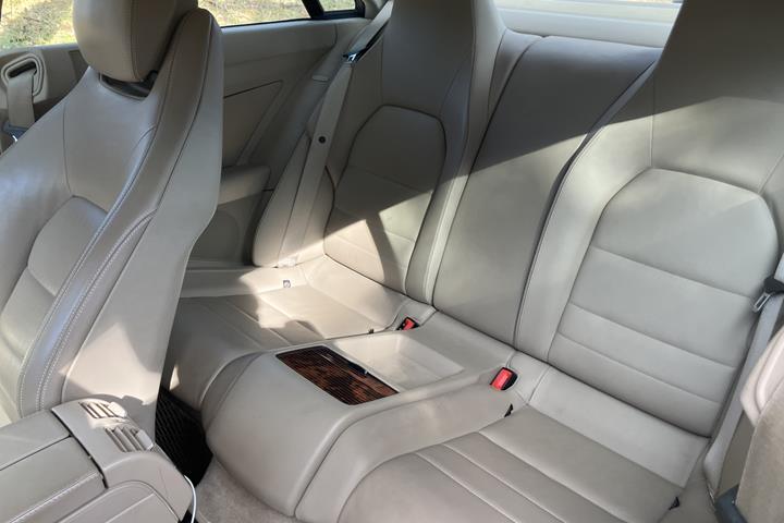 Brun Mercedes E350 fra 2009