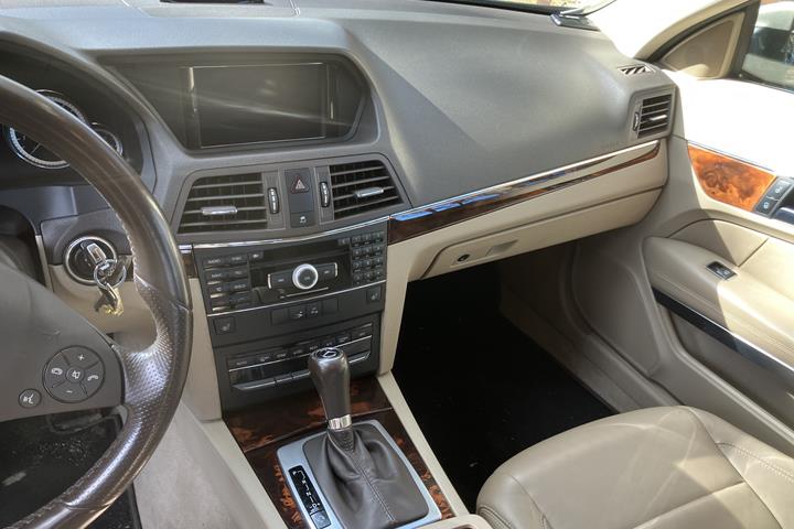 Brun Mercedes E350 fra 2009