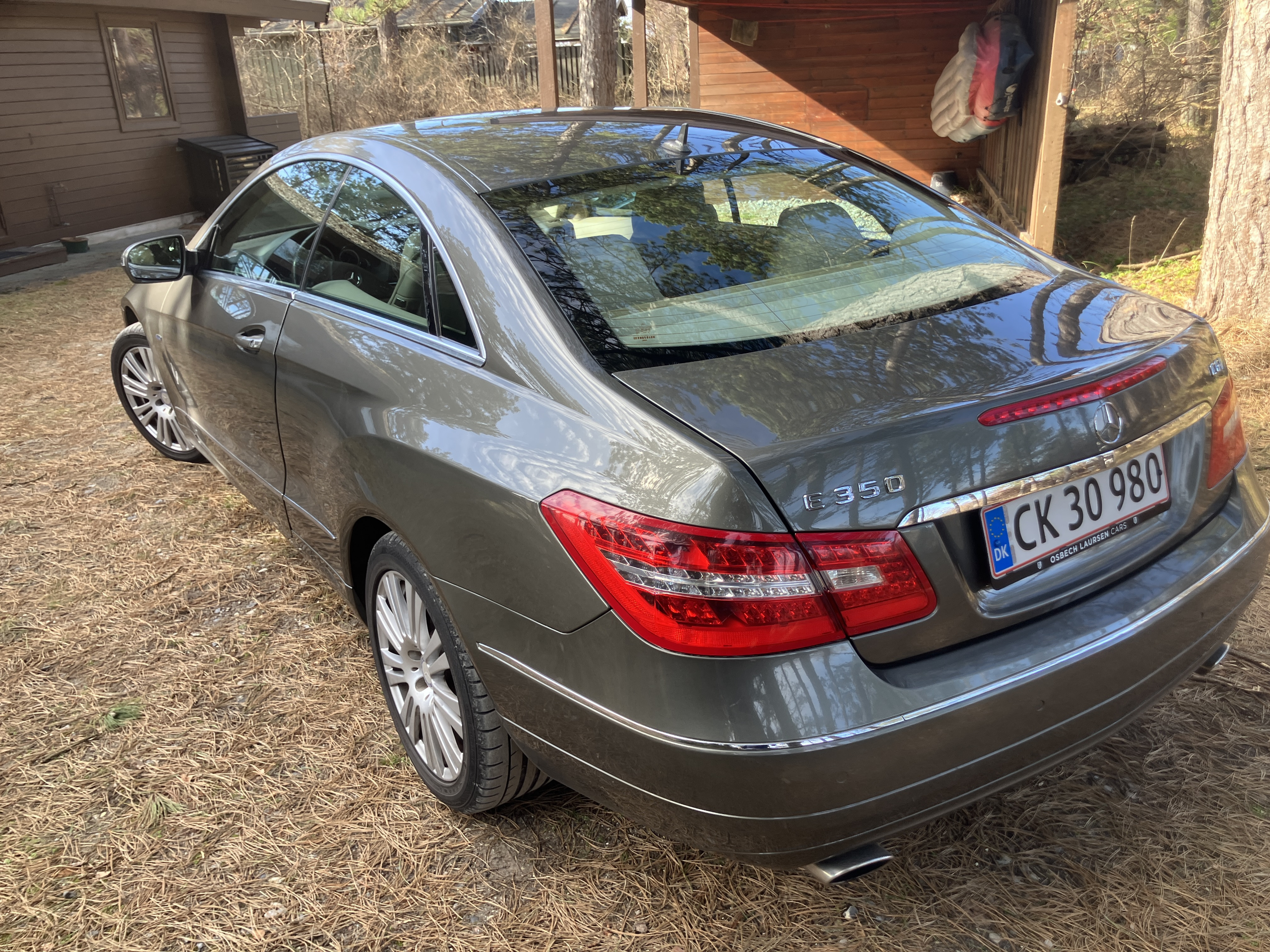 Brun Mercedes E350 fra 2009