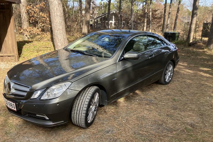 Brun Mercedes E350 fra 2009