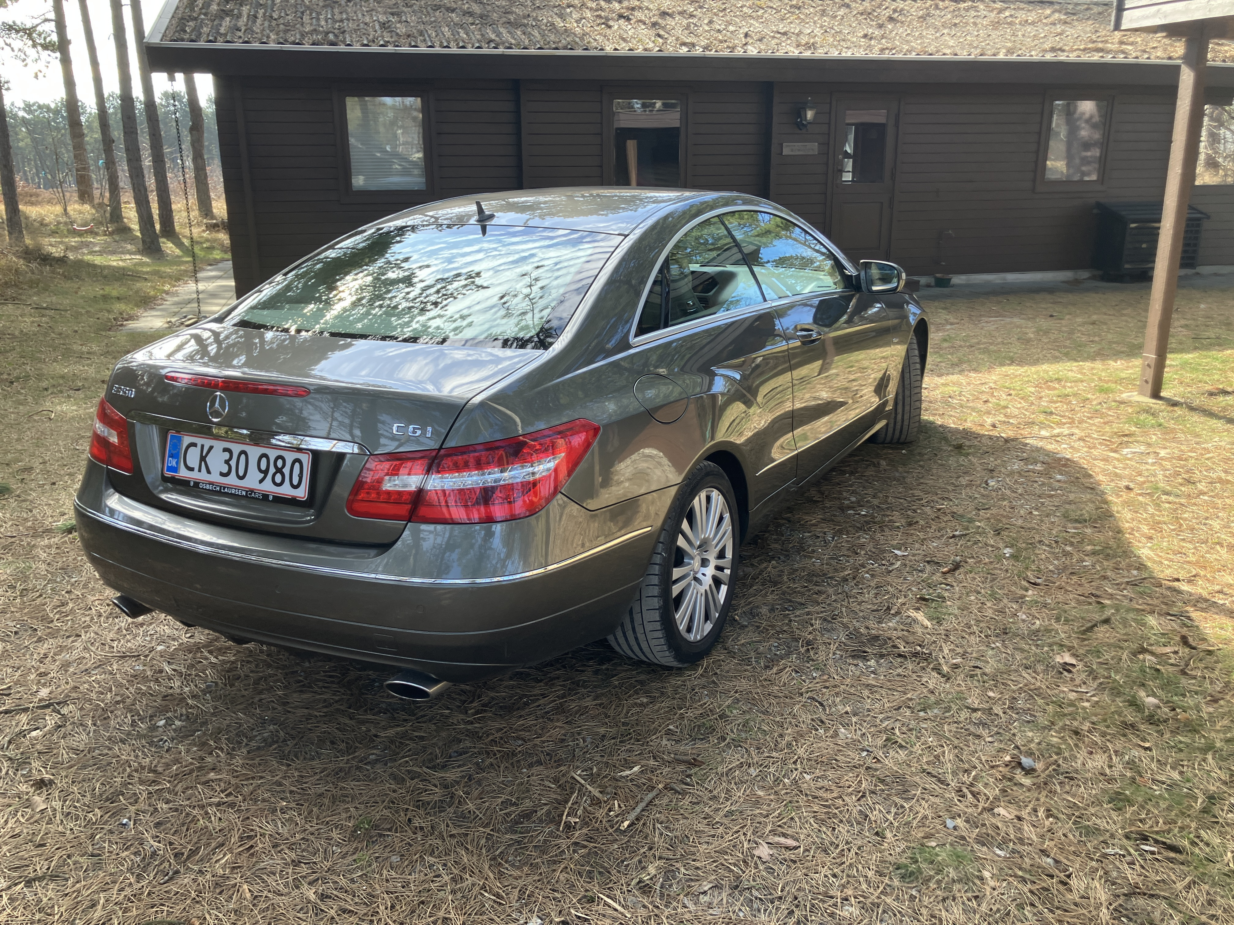 Brun Mercedes E350 fra 2009