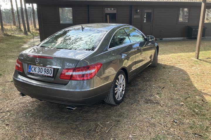 Brun Mercedes E350 fra 2009