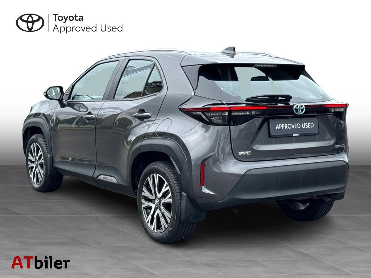 Grå Toyota Yaris Cross fra 2022