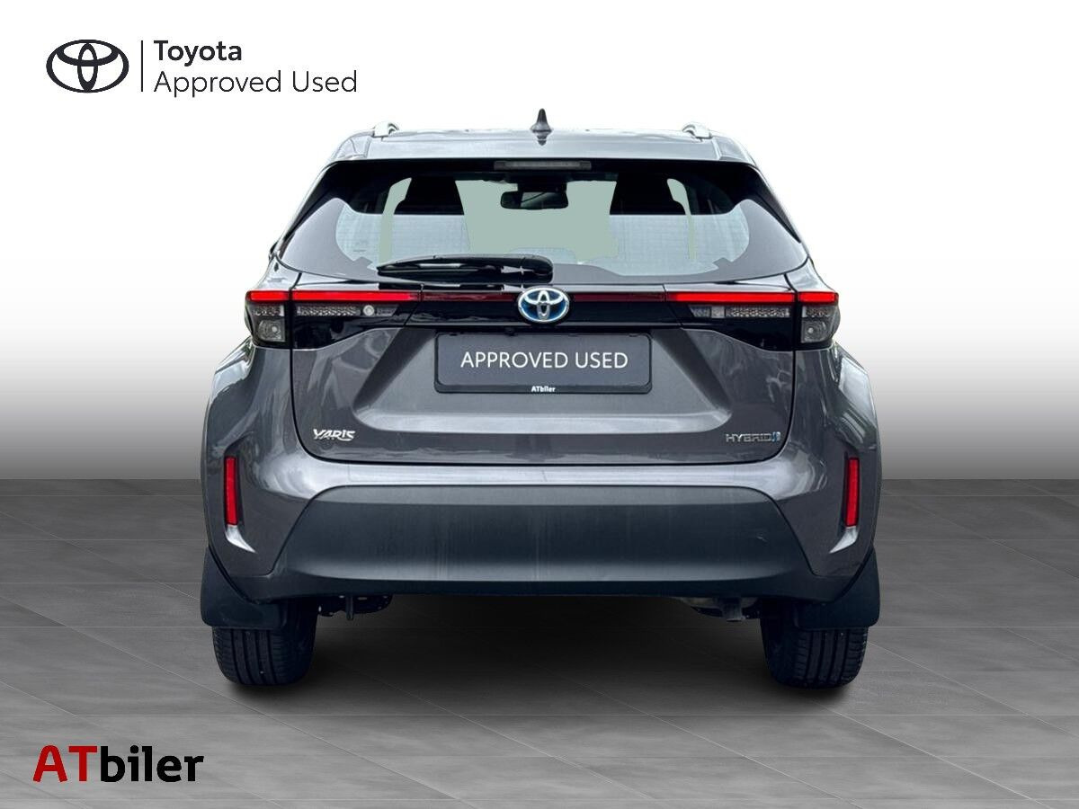 Grå Toyota Yaris Cross fra 2022
