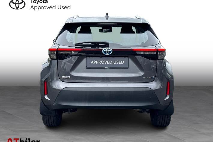 Grå Toyota Yaris Cross fra 2022