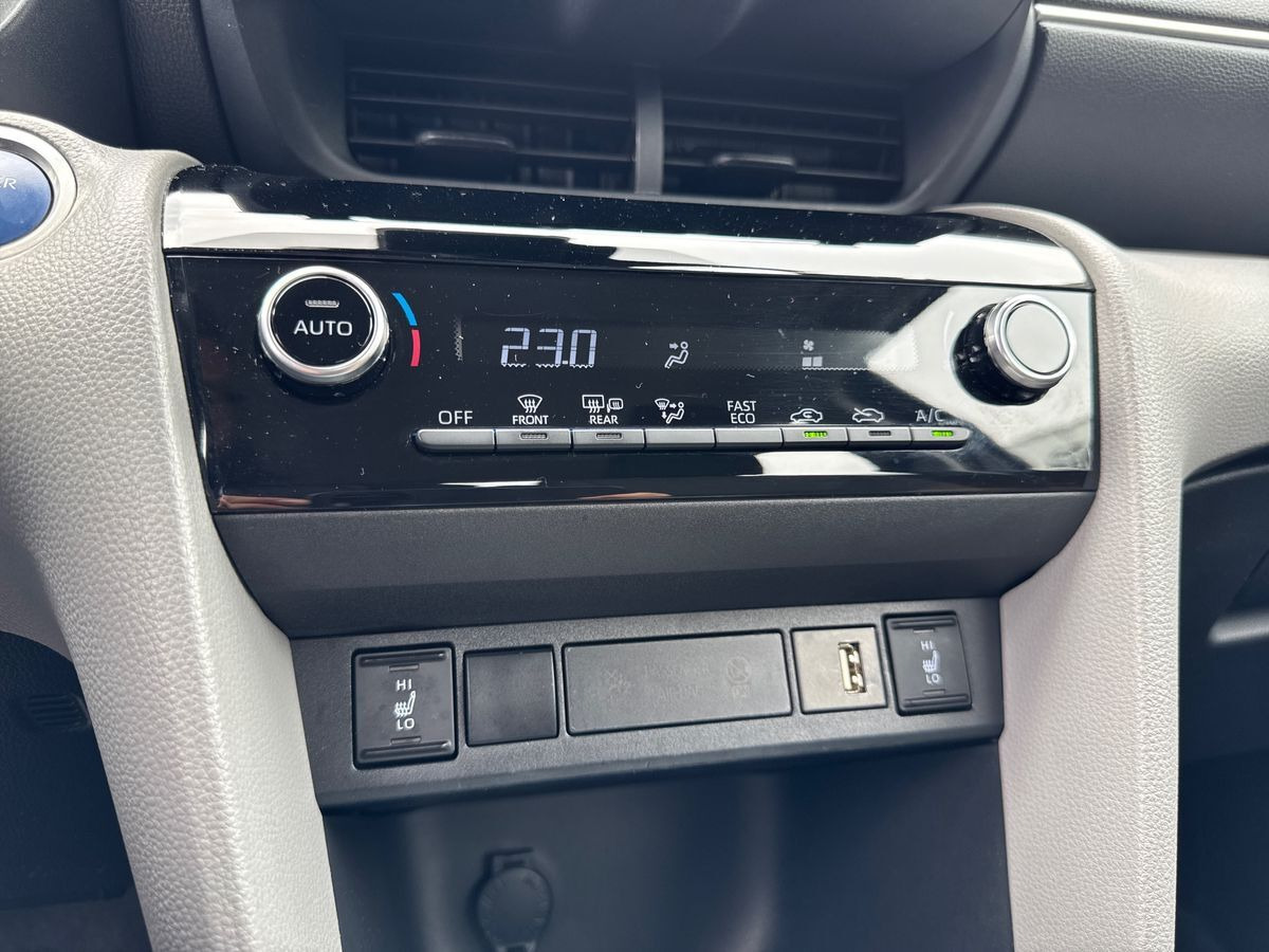 Grå Toyota Yaris Cross fra 2022