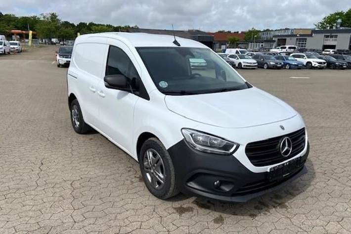 Hvid Mercedes Citan fra 2024