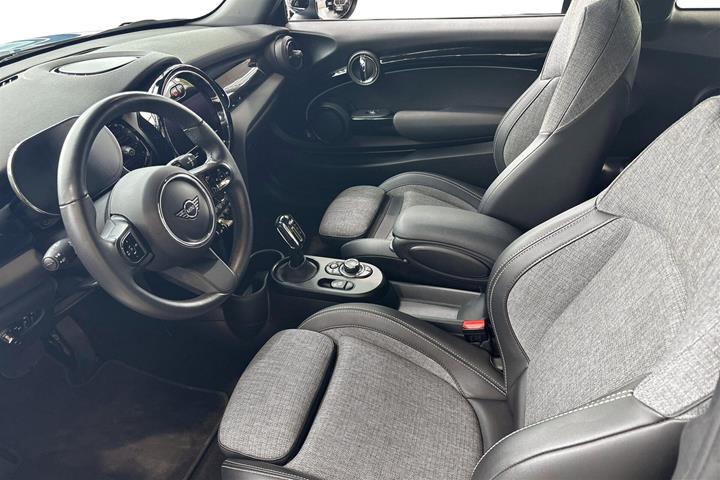 Blå Mini Cooper fra 2023