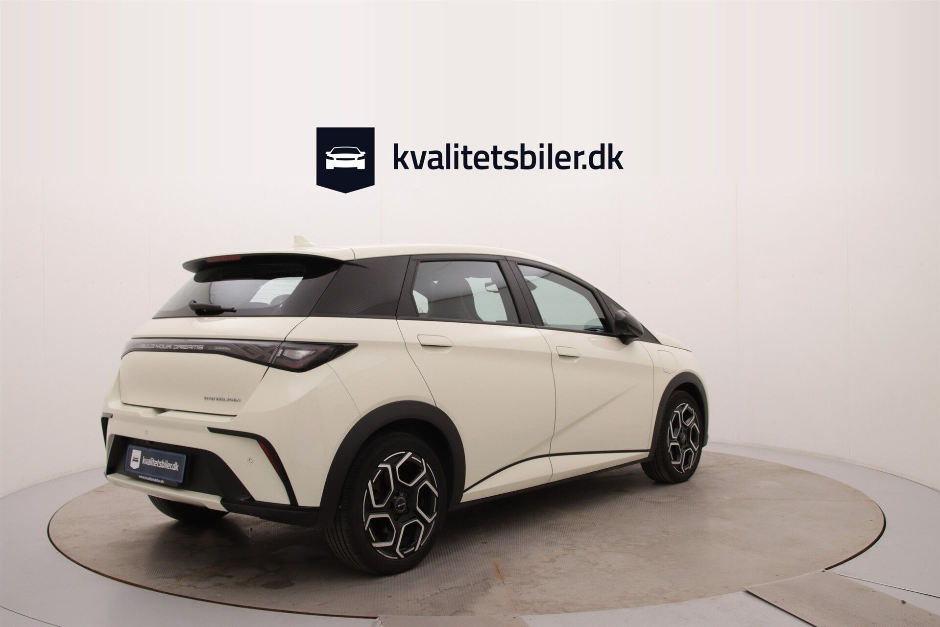 Hvid BYD Dolphin fra 2024