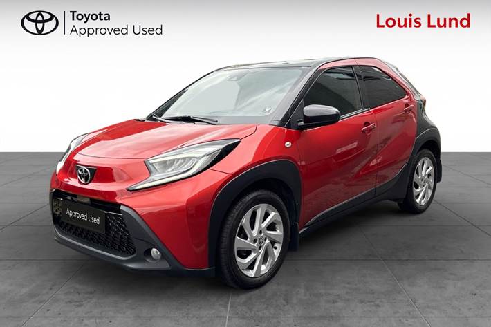 Rød Toyota Aygo X fra 2022 set udefra