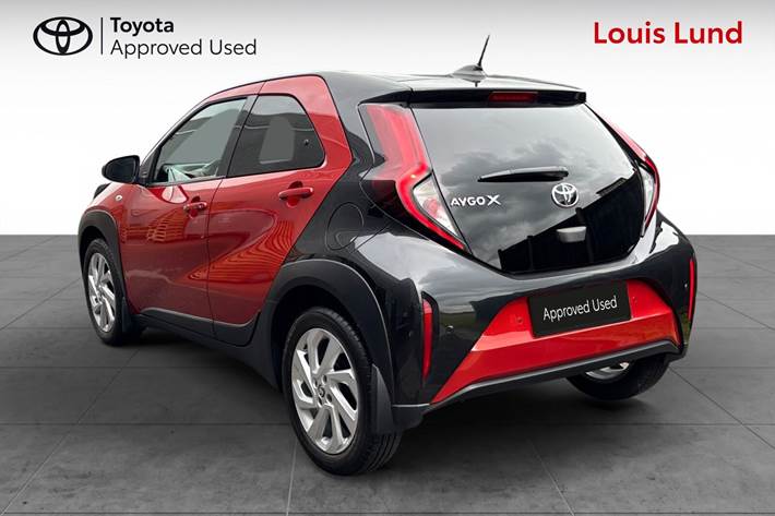 Rød Toyota Aygo X fra 2022