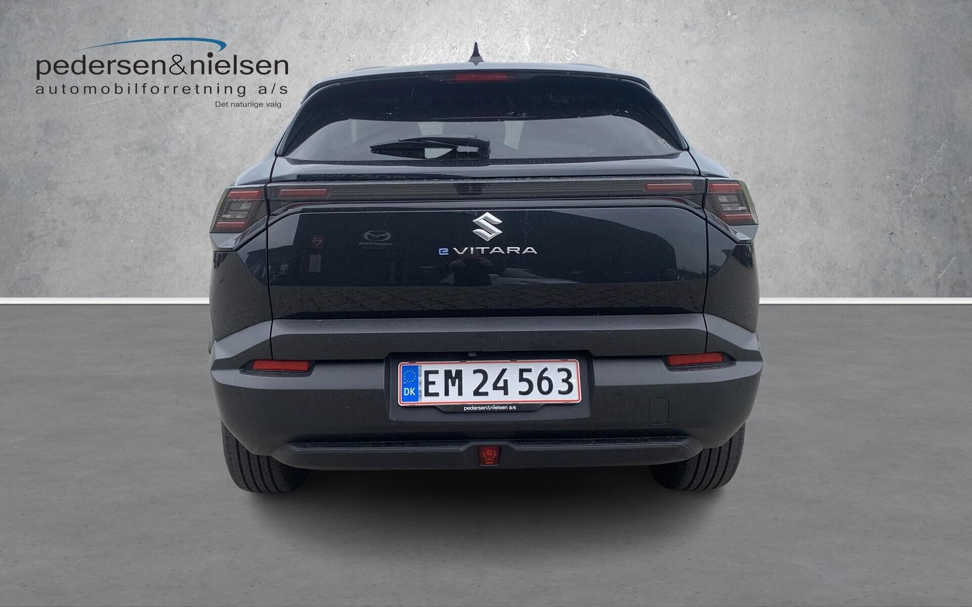 Sort Suzuki eVitara fra 2025