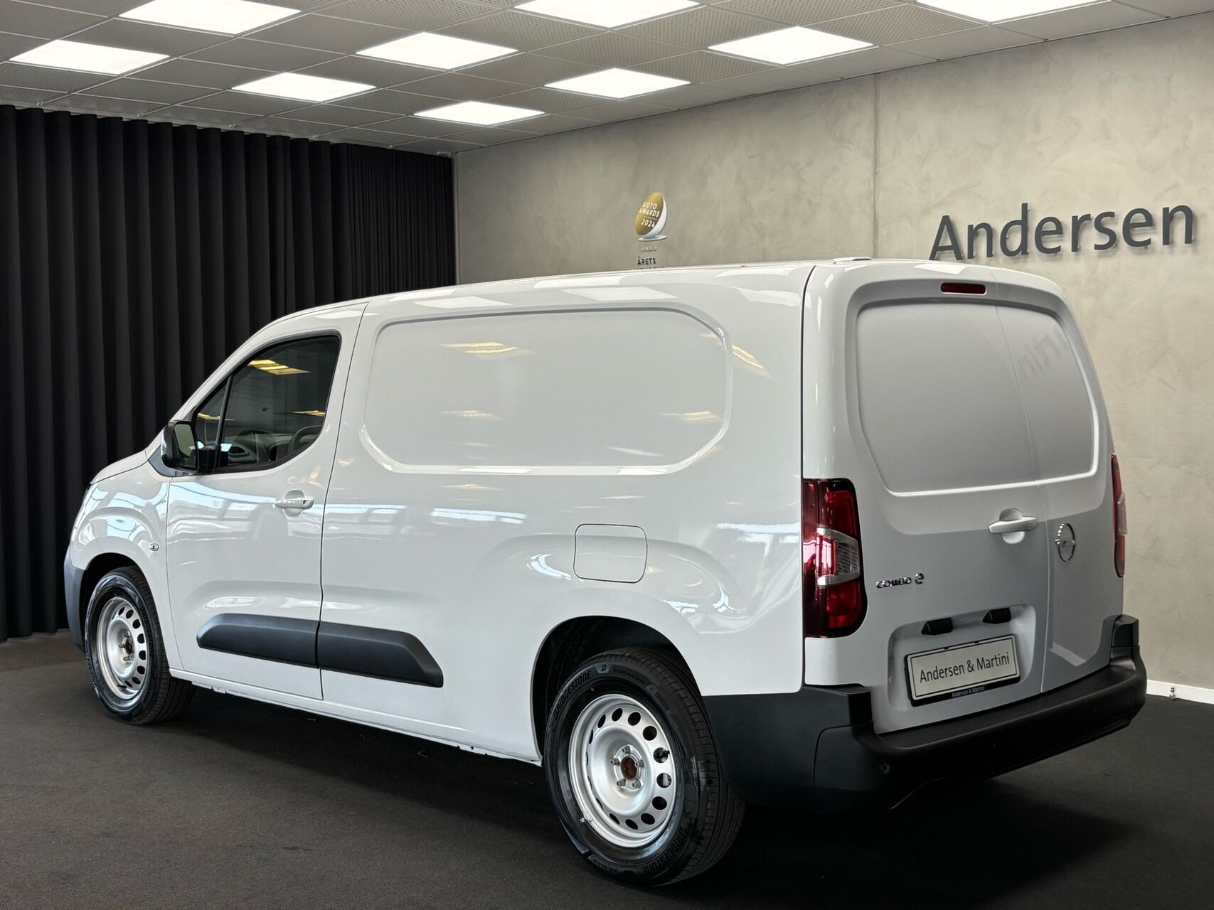 Hvid Opel Combo-e fra 2024