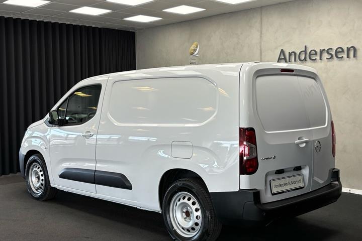 Hvid Opel Combo-e fra 2024