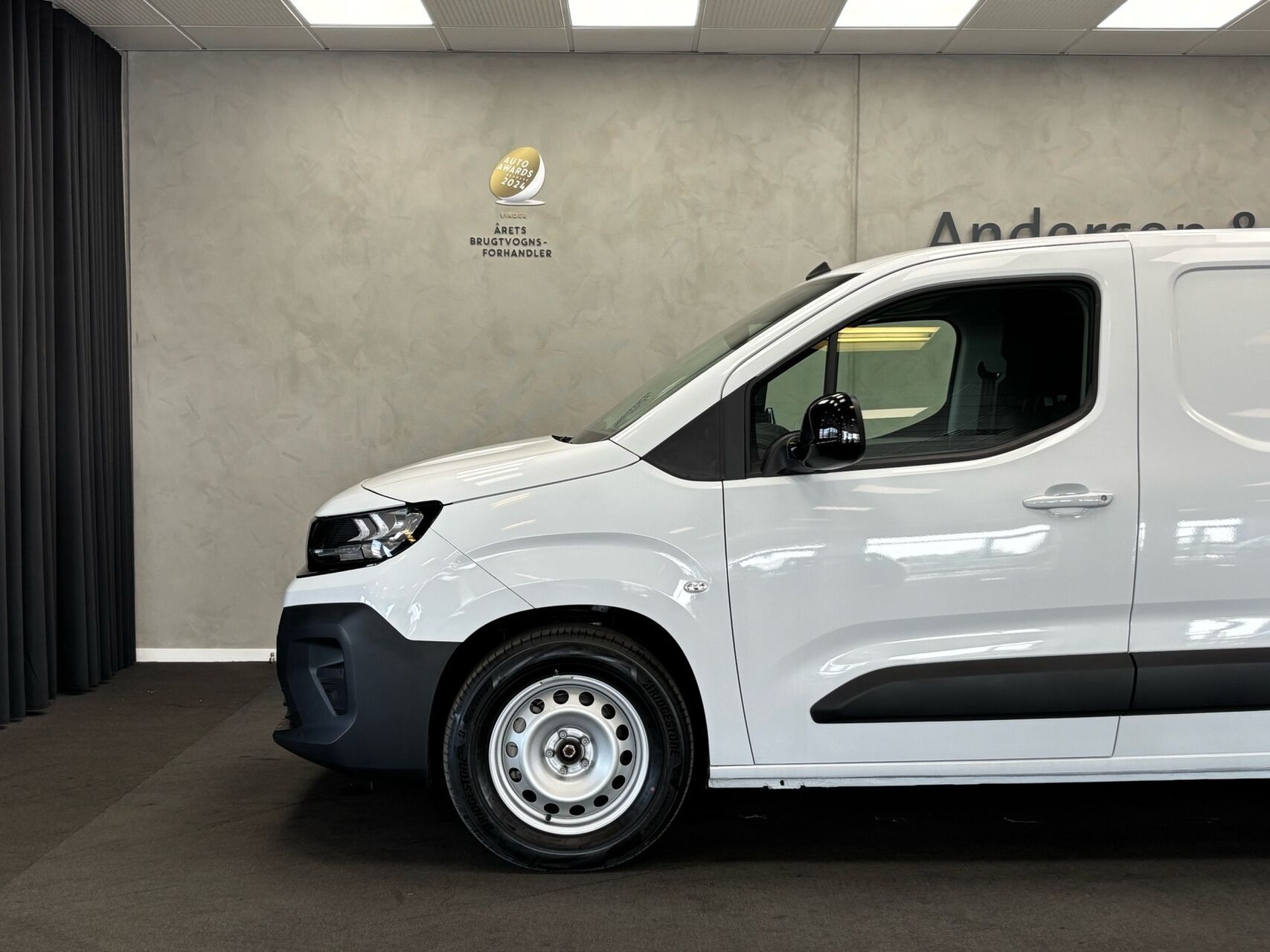 Hvid Opel Combo-e fra 2024