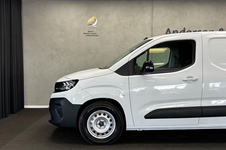 Hvid Opel Combo-e fra 2024