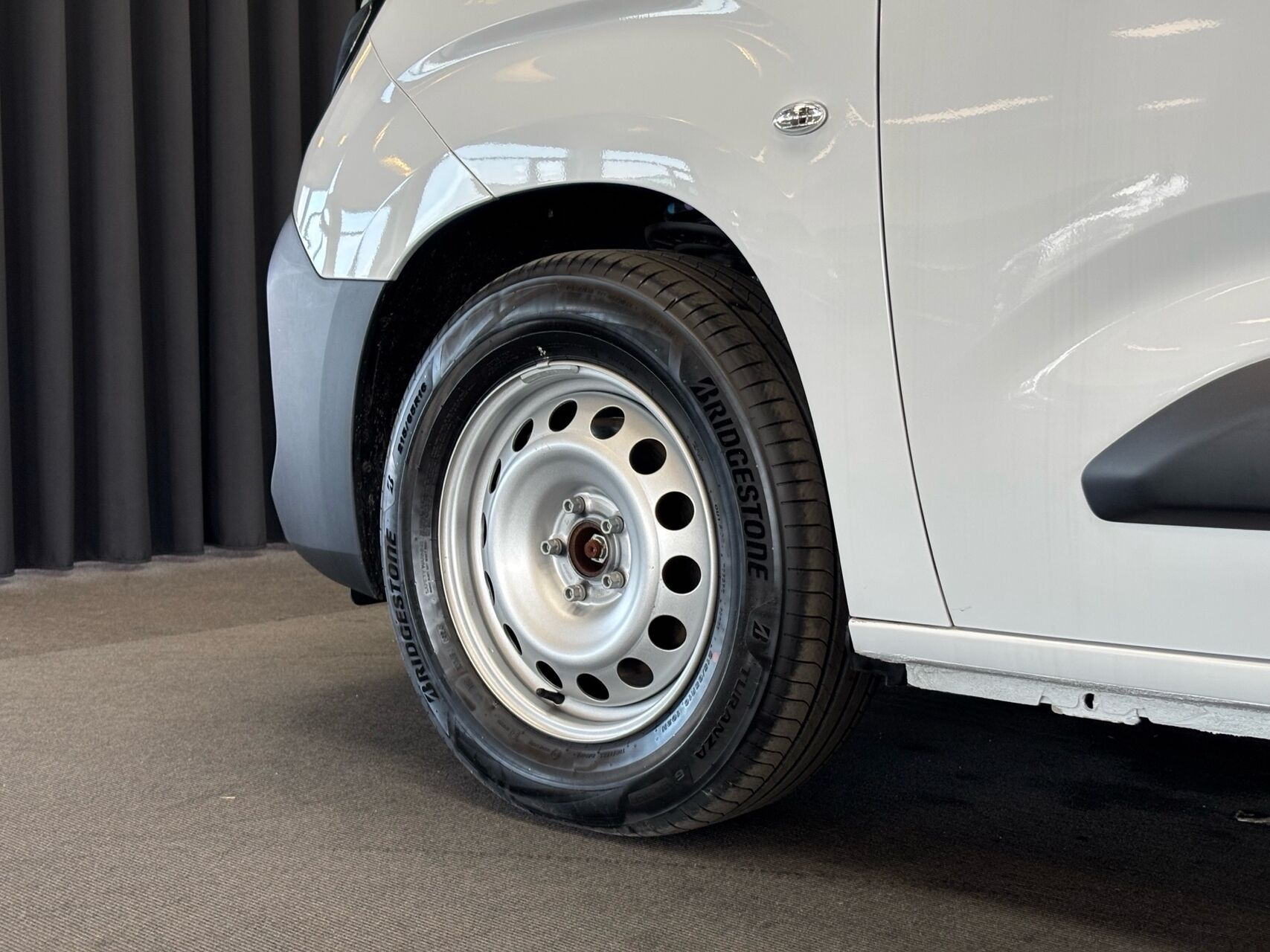 Hvid Opel Combo-e fra 2024