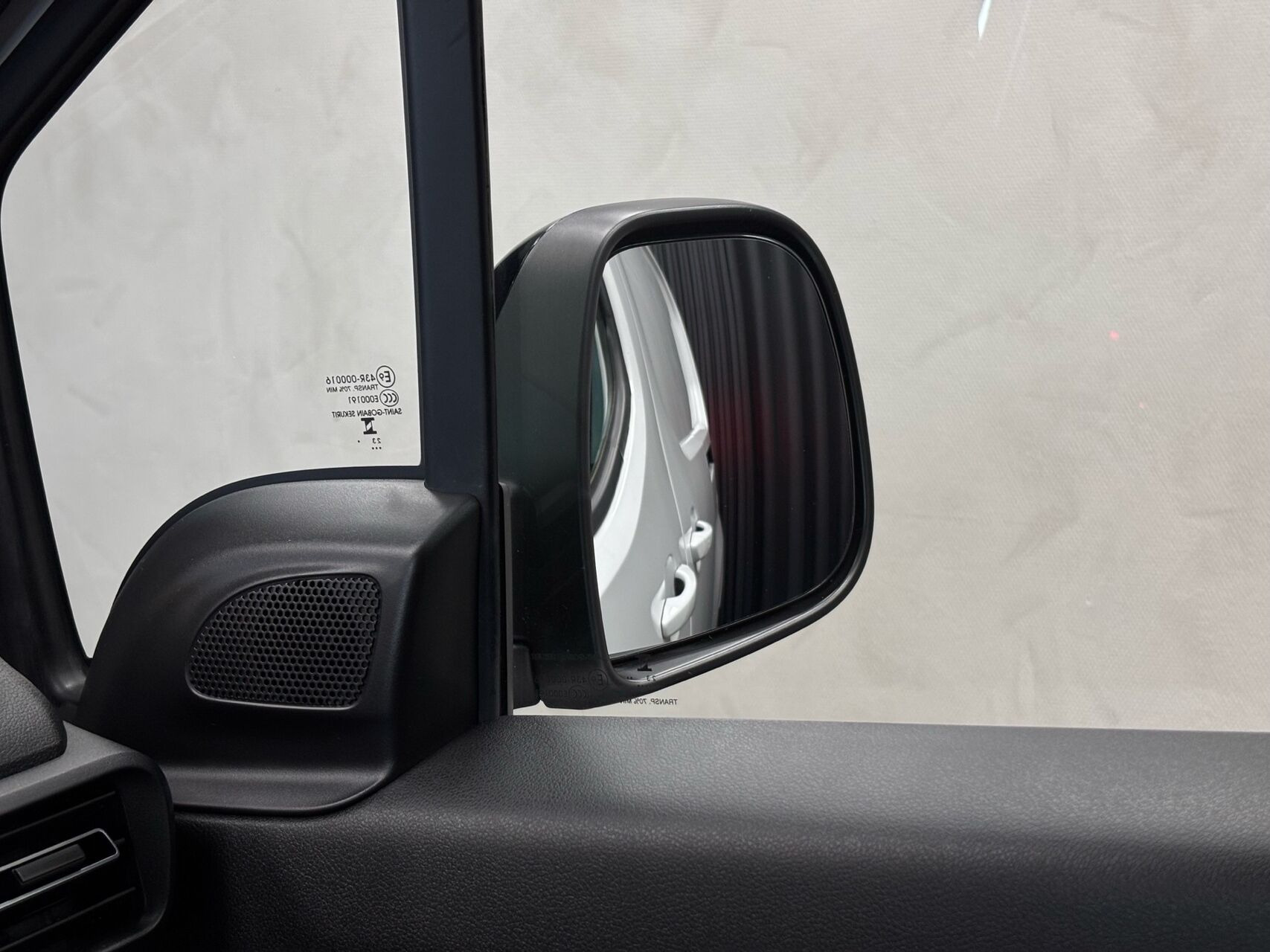 Hvid Opel Combo-e fra 2024