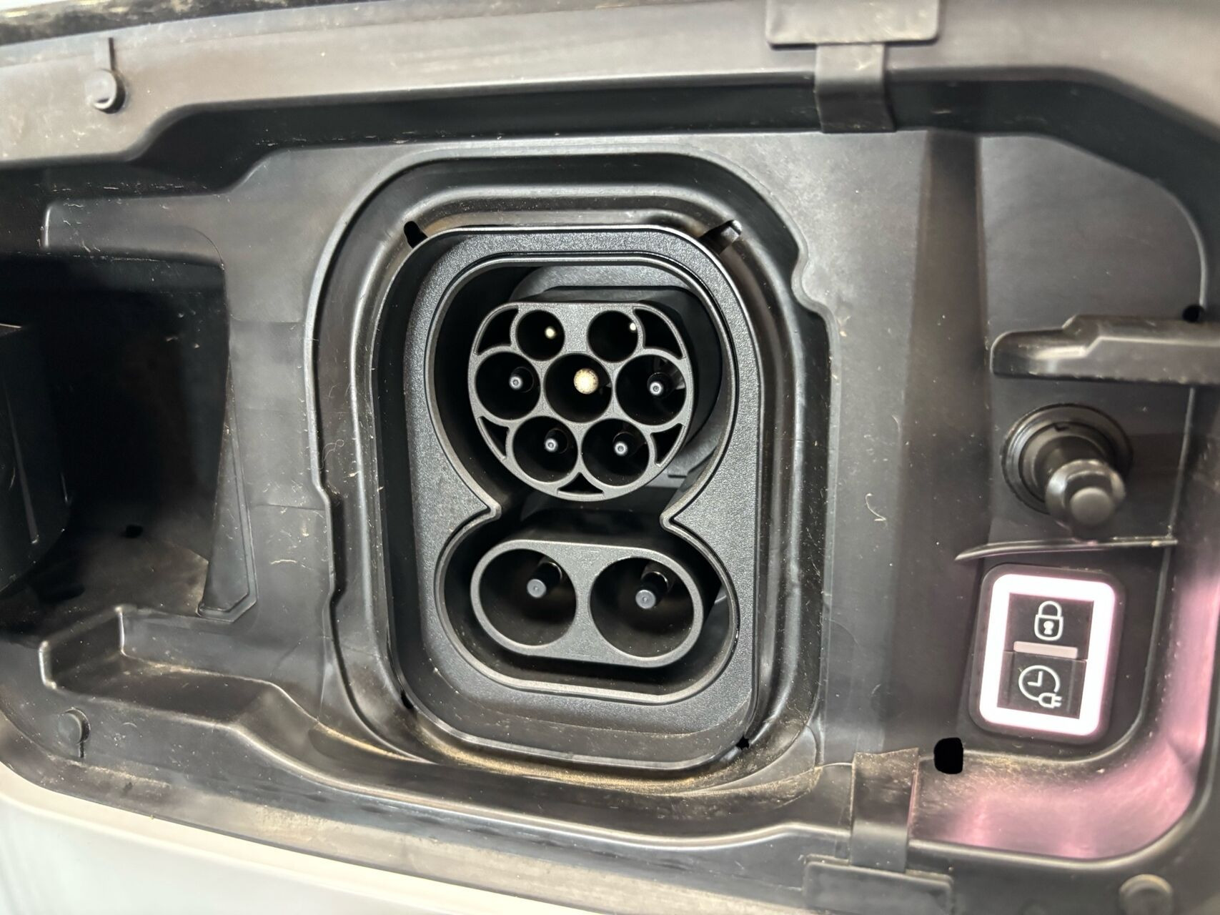 Hvid Opel Combo-e fra 2024