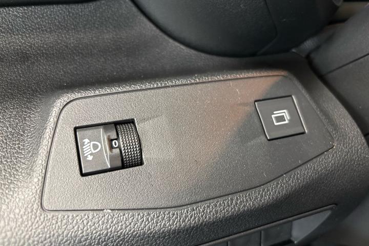 Hvid Opel Combo-e fra 2024