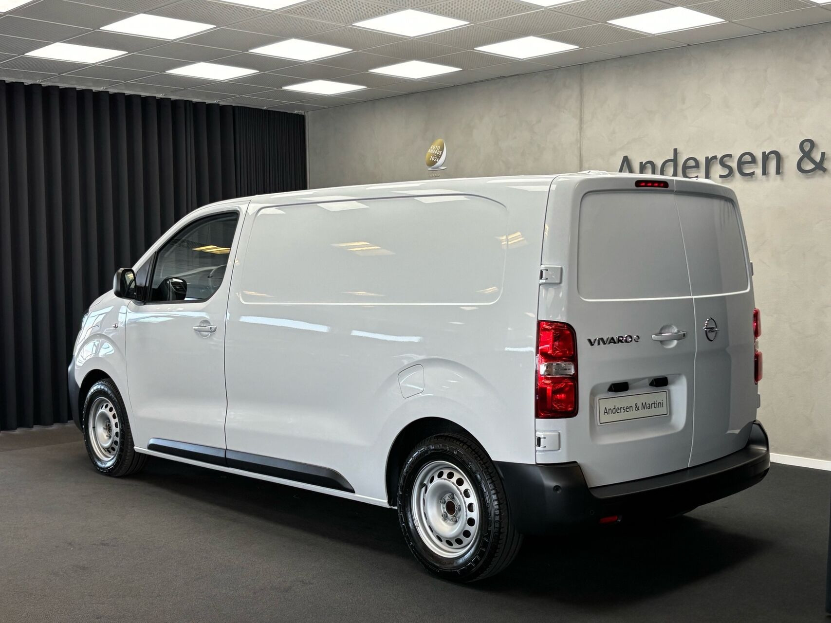 Hvid Opel Vivaro-e fra 2023