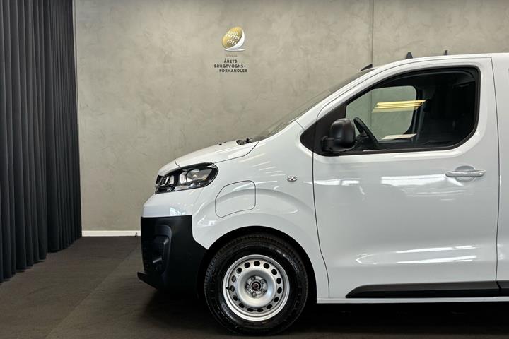 Hvid Opel Vivaro-e fra 2023