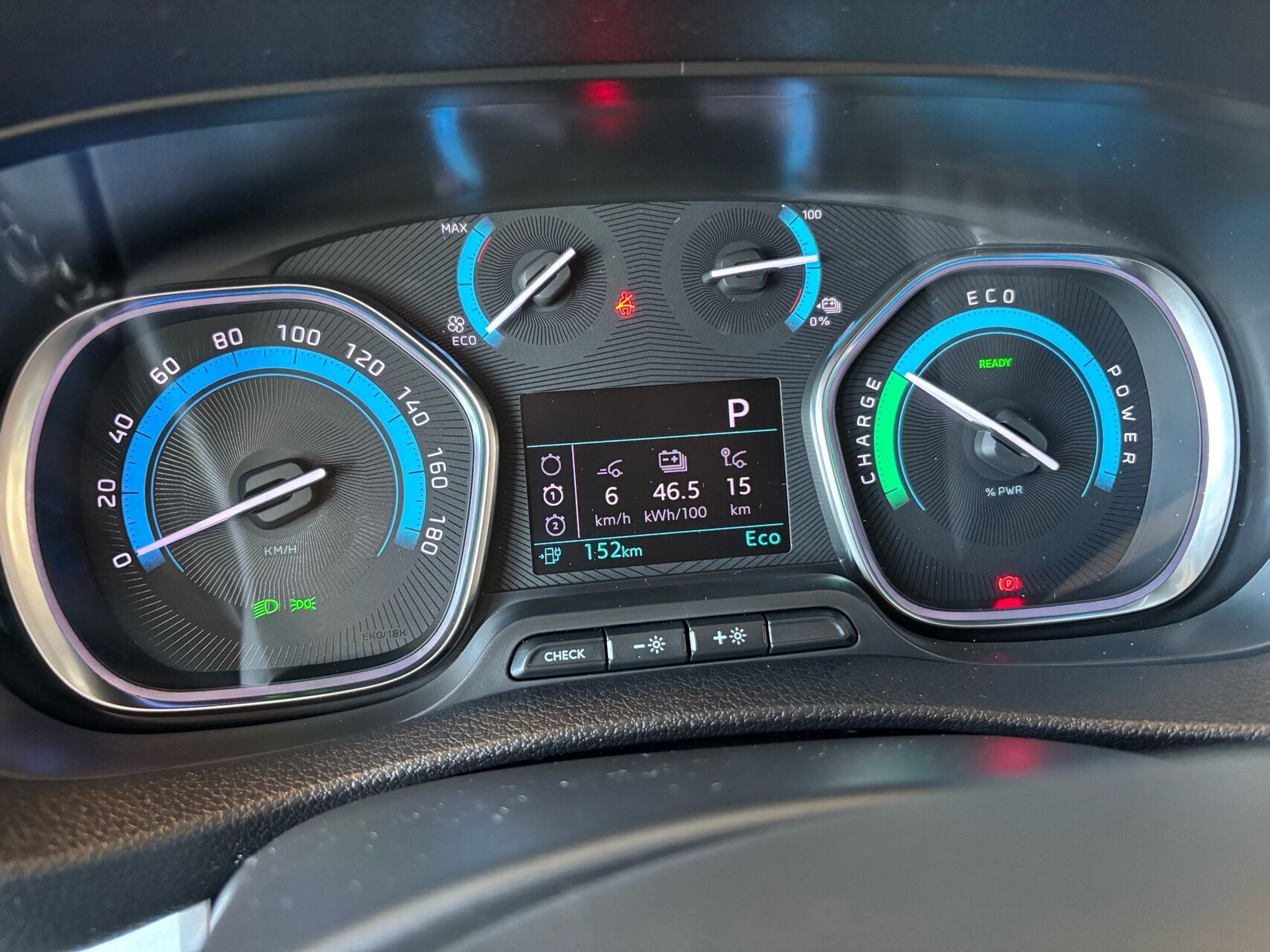 Hvid Opel Vivaro-e fra 2023