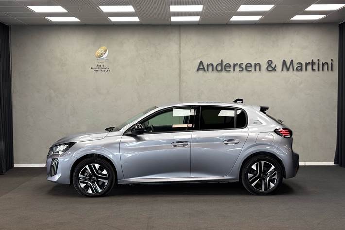 Grå Peugeot e-208 fra 2025