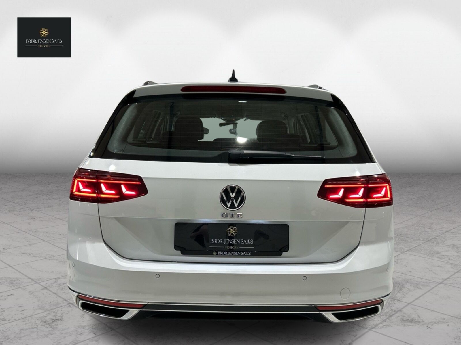 Hvid VW Passat fra 2022