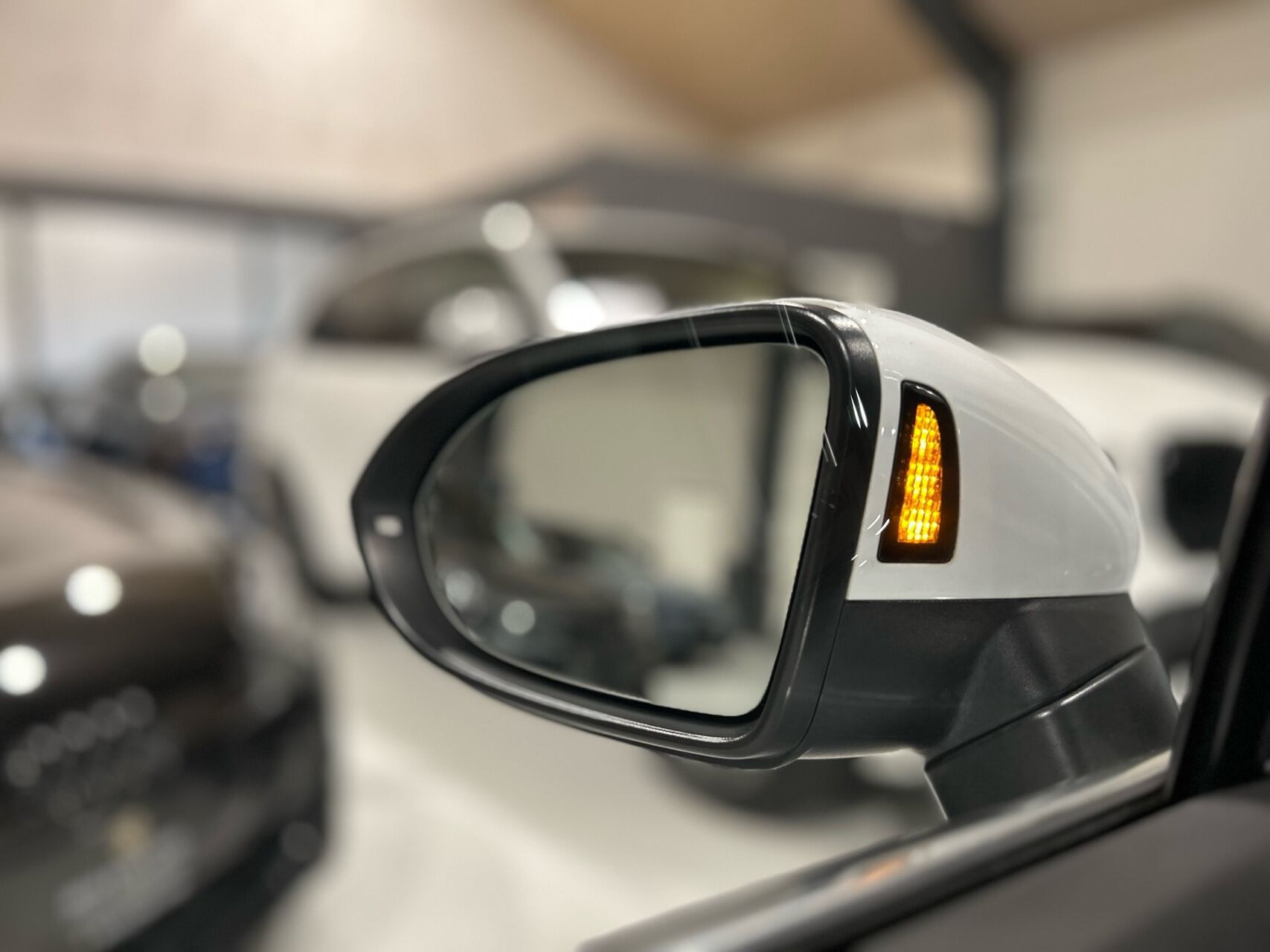 Hvid VW Passat fra 2022