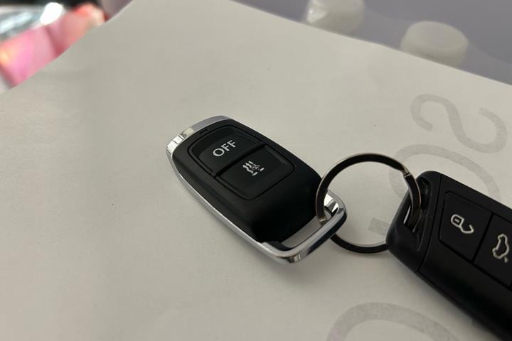 Hvid VW Passat fra 2022