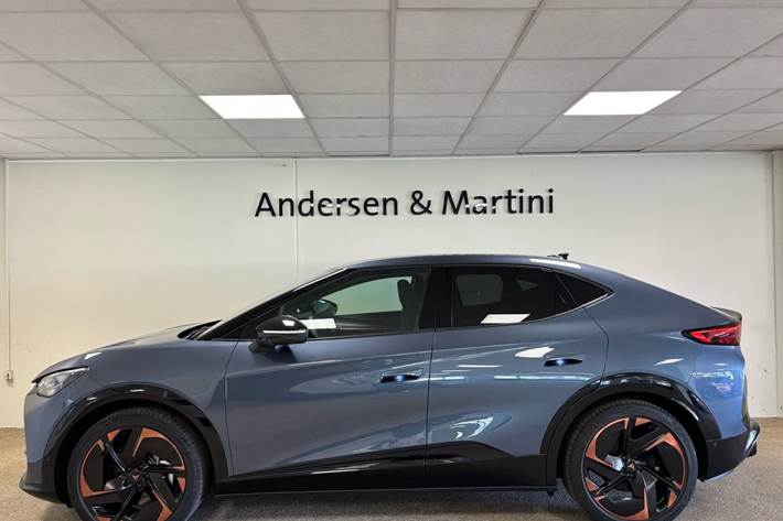 Blå Cupra Tavascan fra 2024