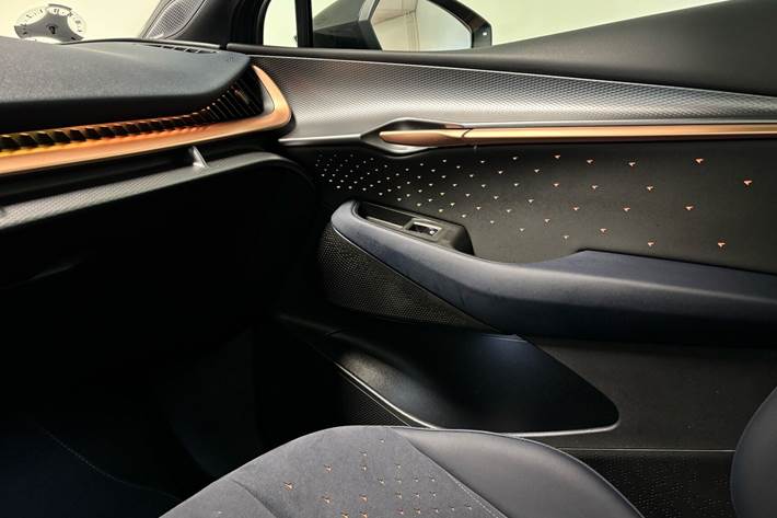 Blå Cupra Tavascan fra 2024