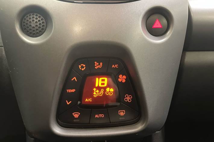Sølv Toyota Aygo fra 2020