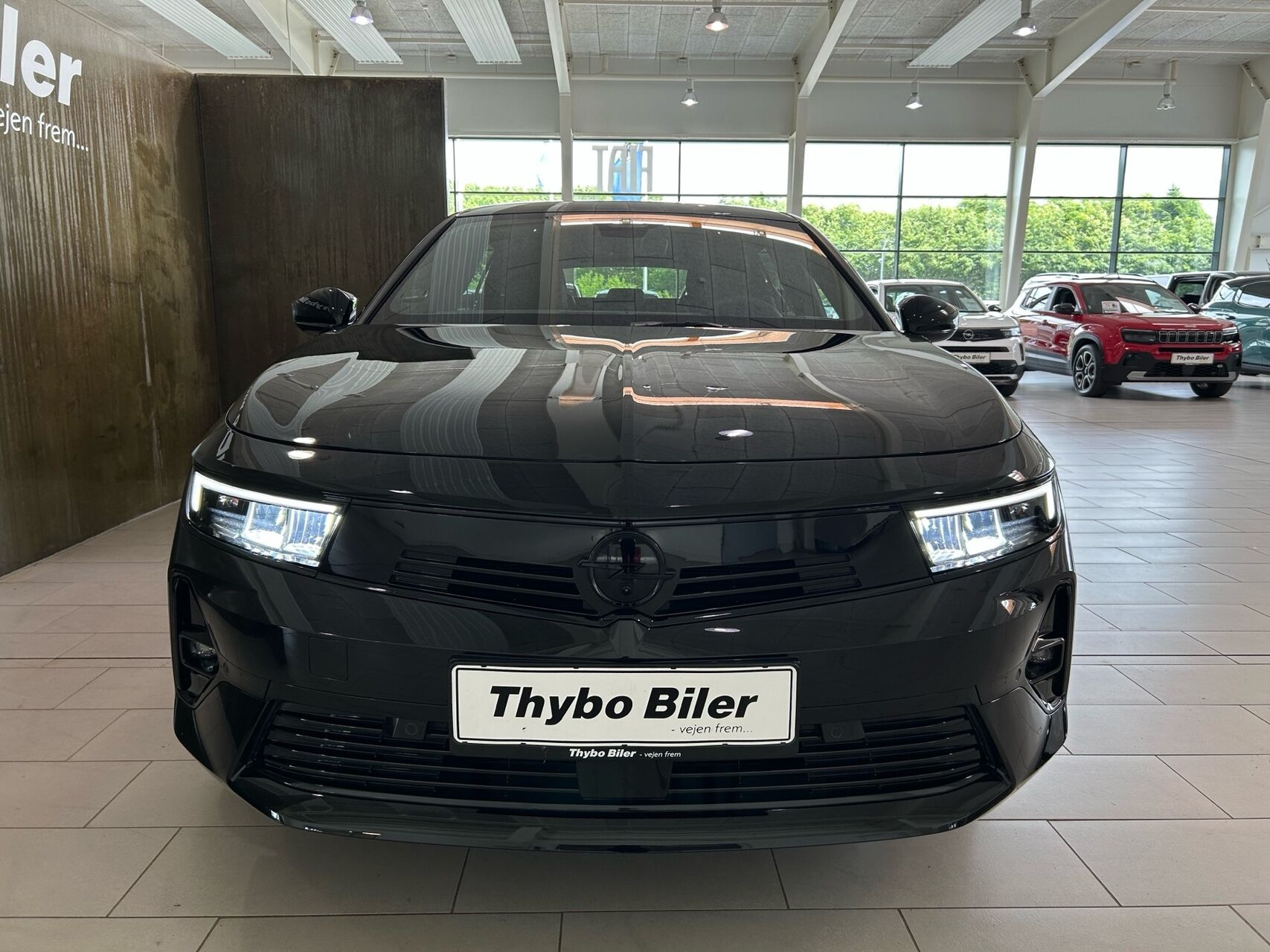 Sort Opel Astra-e fra 2024