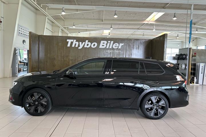 Sort Opel Astra-e fra 2024