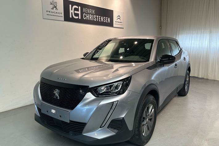 Grå Peugeot 2008 fra 2023