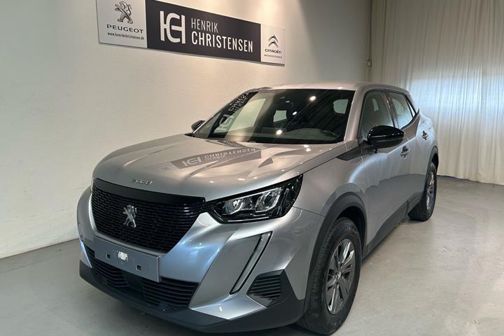 Grå Peugeot 2008 fra 2023 set udefra