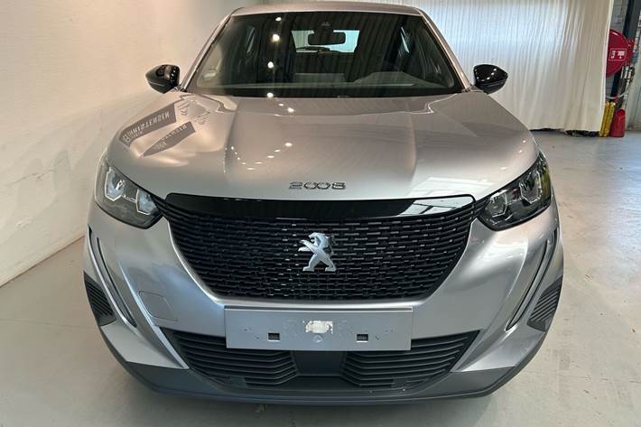Grå Peugeot 2008 fra 2023