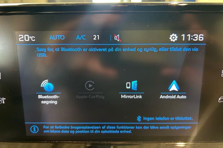 Grå Peugeot 2008 fra 2023