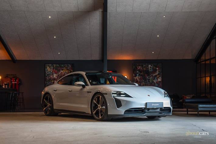Grå Porsche Taycan fra 2021