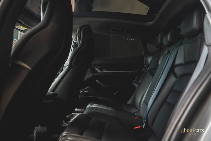 Grå Porsche Taycan fra 2021